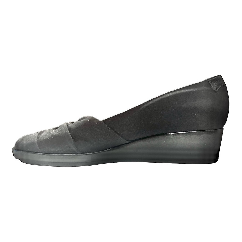 Taryn Rose Gathered Peep Toe Wedge, Black Size 9, Brand New with Tags